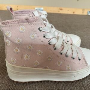 Art Class Pink High-Top Sneakers with Daisy Embroidered